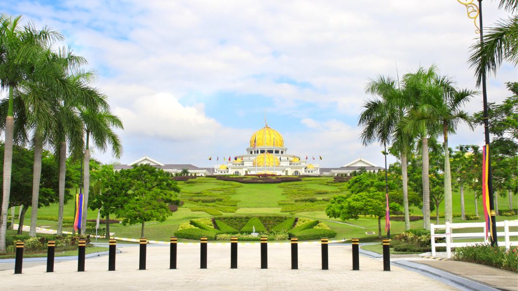 Không gian trang nghiêm tại  Cung điện Hoàng gia