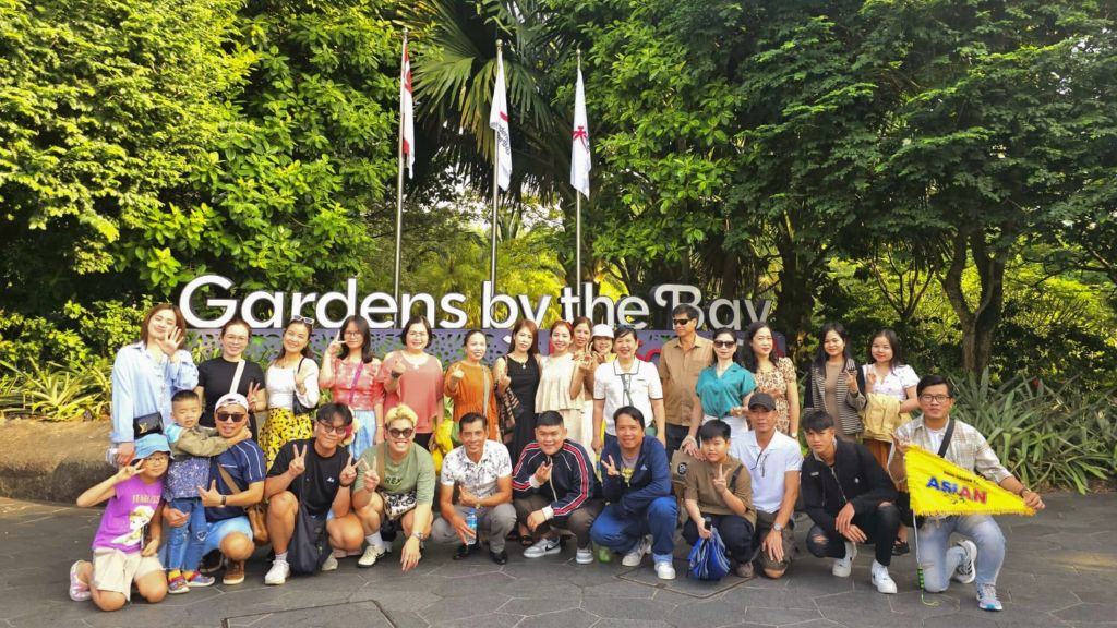 Đoàn khách của BestPrice tham quan Gardens By The Bay