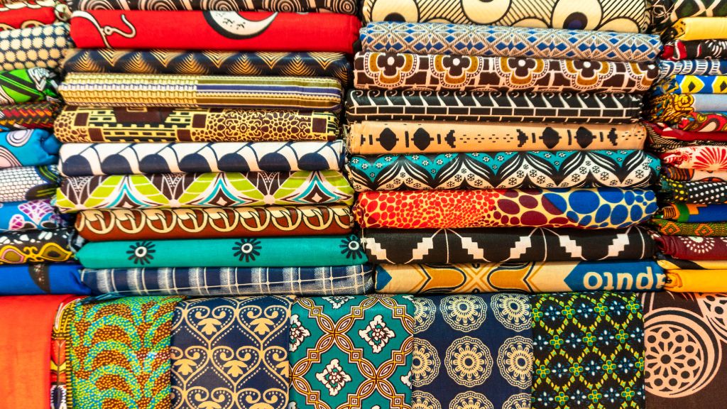Hoa văn sặc sỡ trên vải Batik Indonesia nổi tiếng