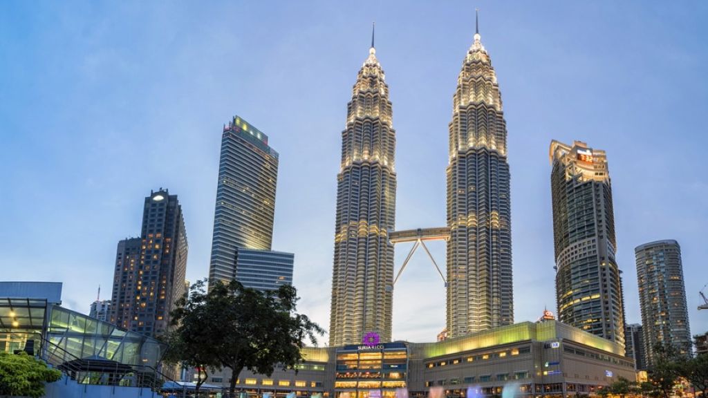 Du lịch Malaysia tham quan Tháp đôi Petronas