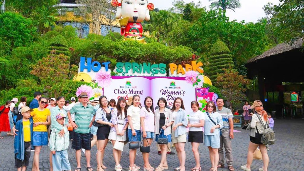 Suối khoáng nóng Thần Tài
