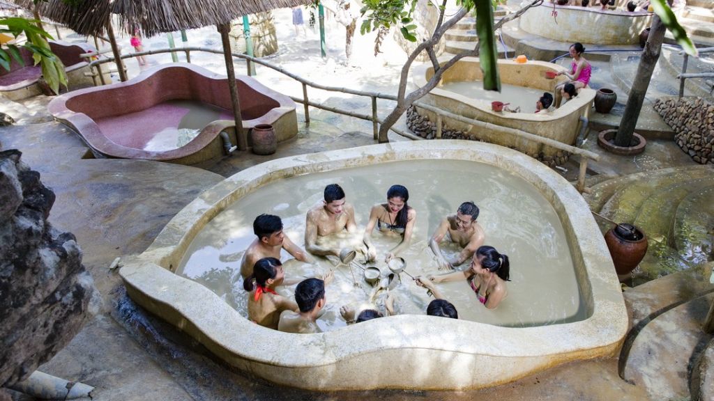 Trải nghiệm tắm khoáng nóng
