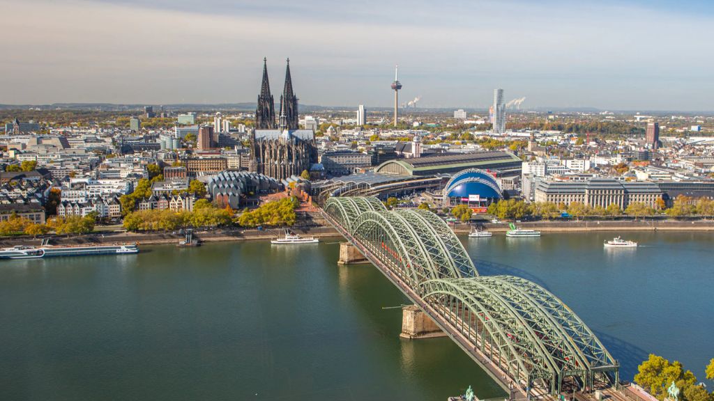 Cầu Hohenzollern bắc ngang Sông Rhine