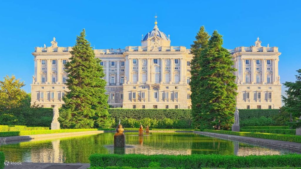 Cung điện hoàng gia Royal Palace kiến trúc lộng lẫy