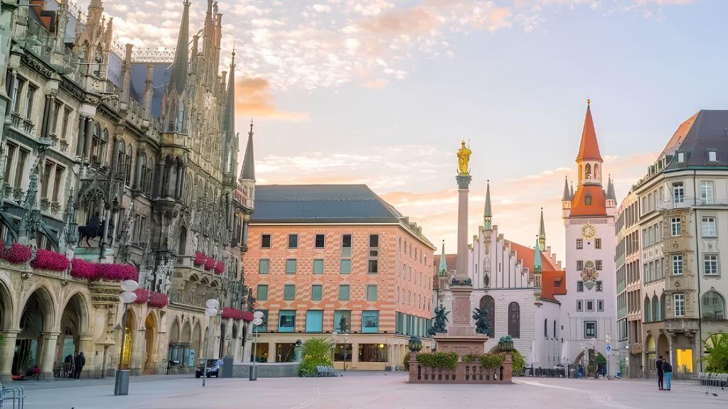 Quảng trường Marienplatz - Trái tim sôi động và giàu lịch sử tại Munich