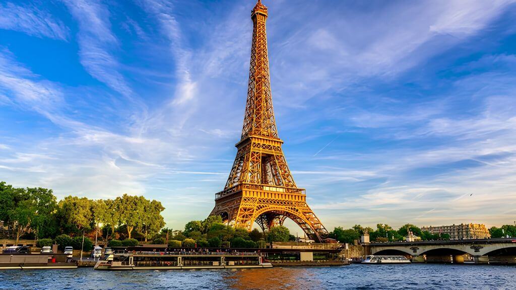 Tháp Eiffel - Kỳ quan kiến trúc nước Pháp