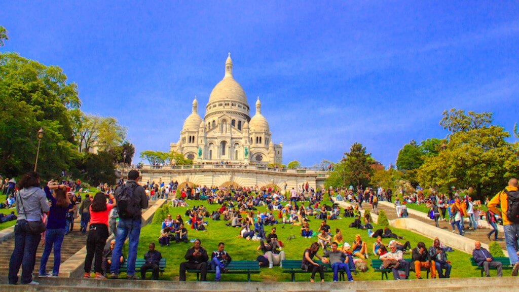 Monmarte Hill một trong những khu phố nằm trên một quả đồi lớn thuộc quận 18 của Paris