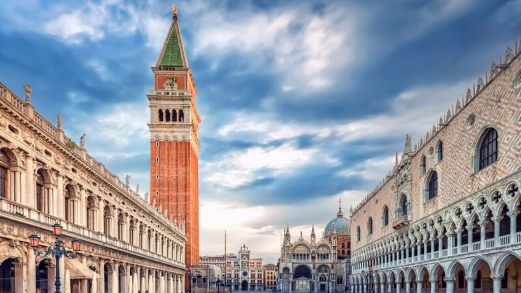 Piazza San Marco quảng trường công cộng lớn nhất ở Venice