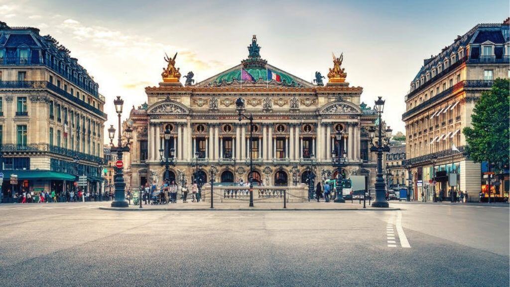 Nhà hát Palais Garnier với sức chứa gần 2000 chỗ ngồi