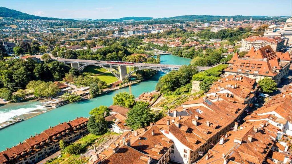 Các ngôi nhà mái đỏ tại Phố cổ Bern