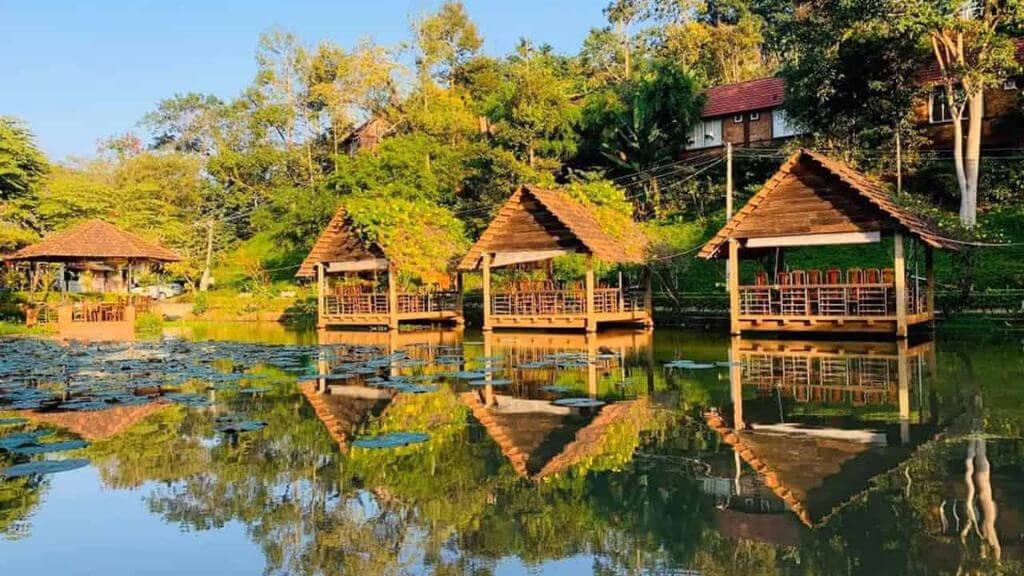 Tham quan Buôn Ako Dhong