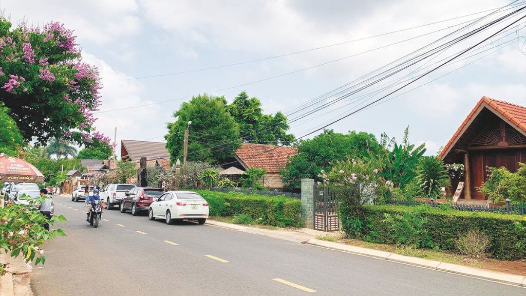 Buôn Ako Dhong   Buôn trong phố