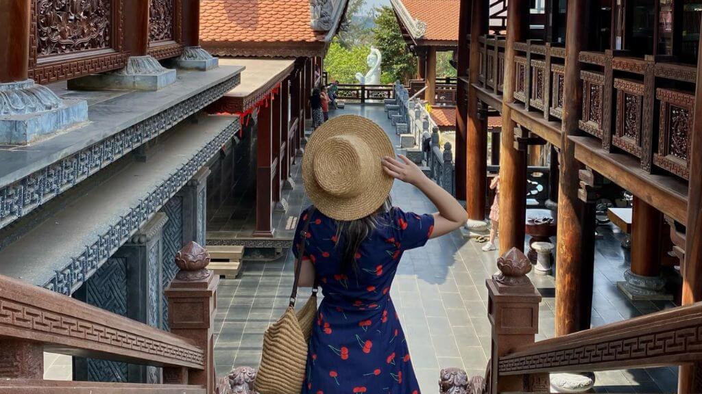 Du khách checkin tại chùa Sắc Tứ Khải Đoan