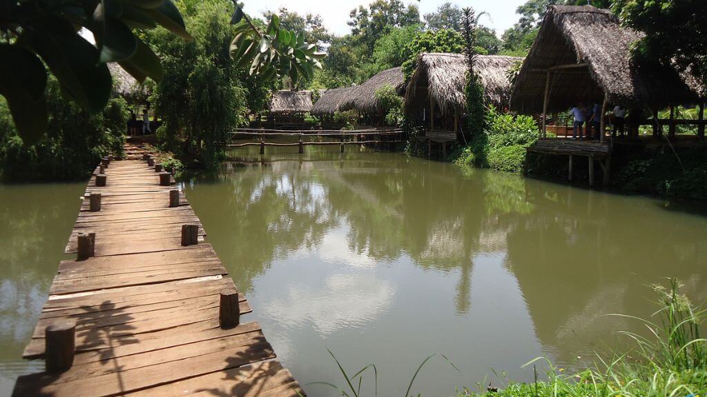 Ngắm nhìn khung cảnh buôn làng giữa đô thị