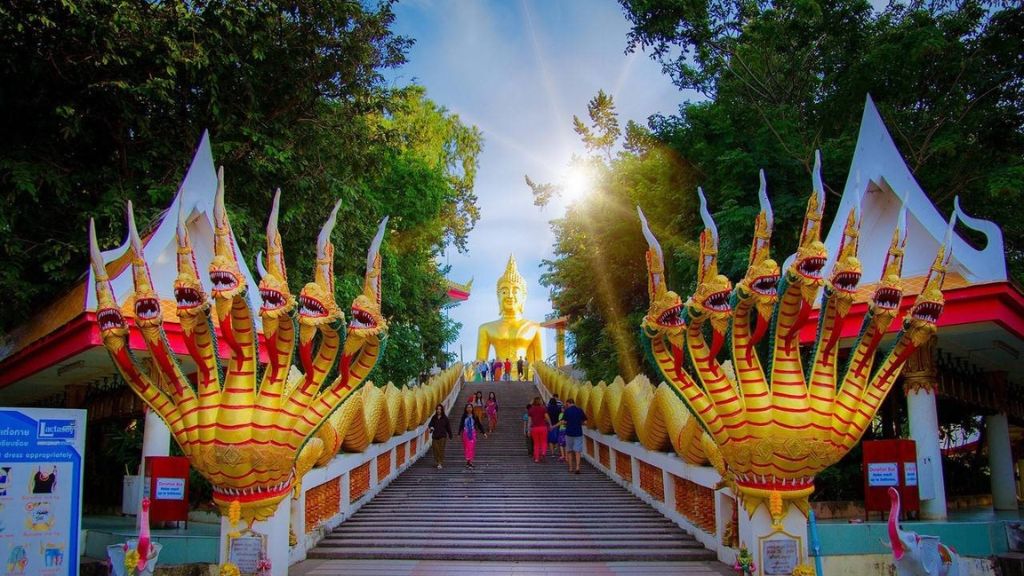 Wat Phra Yai – Chùa Phật Lớn nổi tiếng tại Thái Lan