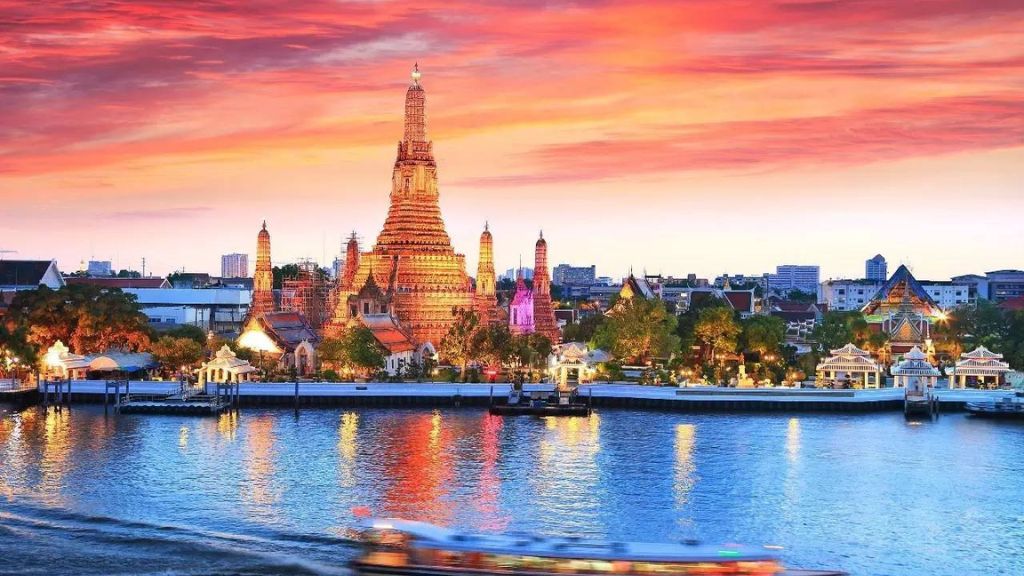 Dạo thuyền trên dòng sông Chaophraya huyền thoại