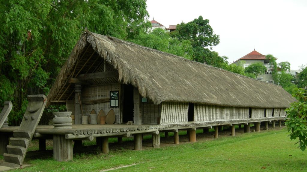 Tham quan Nhà dài Ê Đê