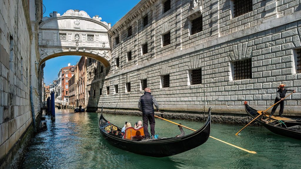 Cầu Thở Dài   Bridge of Sighs gây ấn tượng với du khách