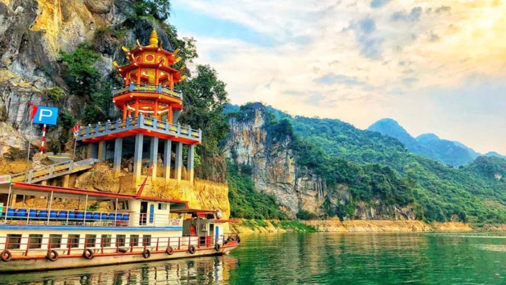 Đền Bà Chúa Thác Bờ