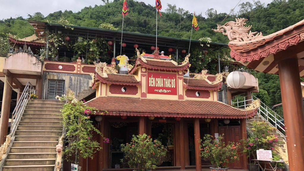 Đền Bà Chúa Thác Bờ