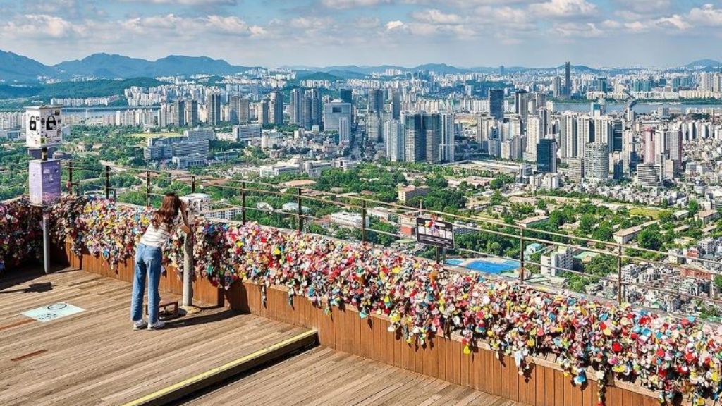 Cầu khóa tình yêu trên tháp Namsan