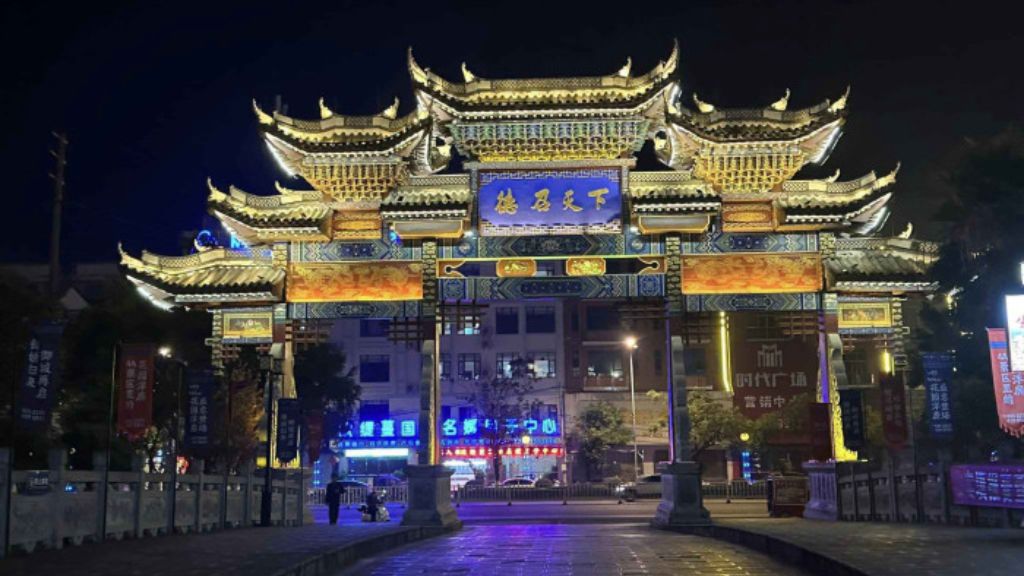 Phố cổ Cẩm Tú về đêm