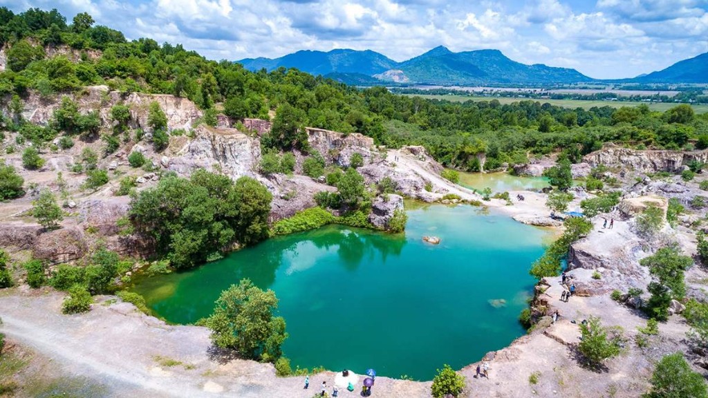 Hồ Tà Pạ vẻ đẹp tuyệt trần giữa lòng miền Tây sông nước