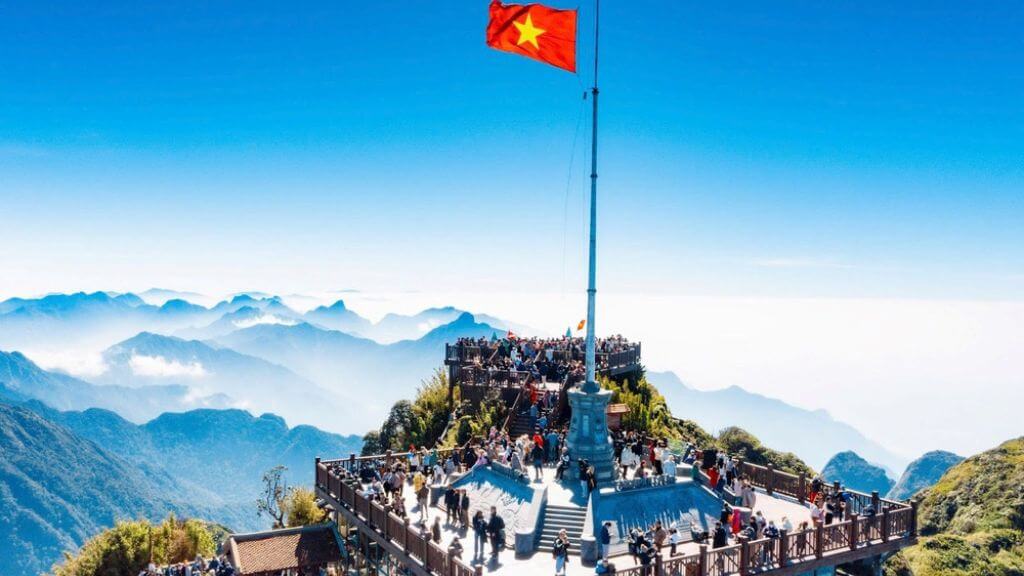 Nóc nhà Đông Dương ngày đầu năm mới