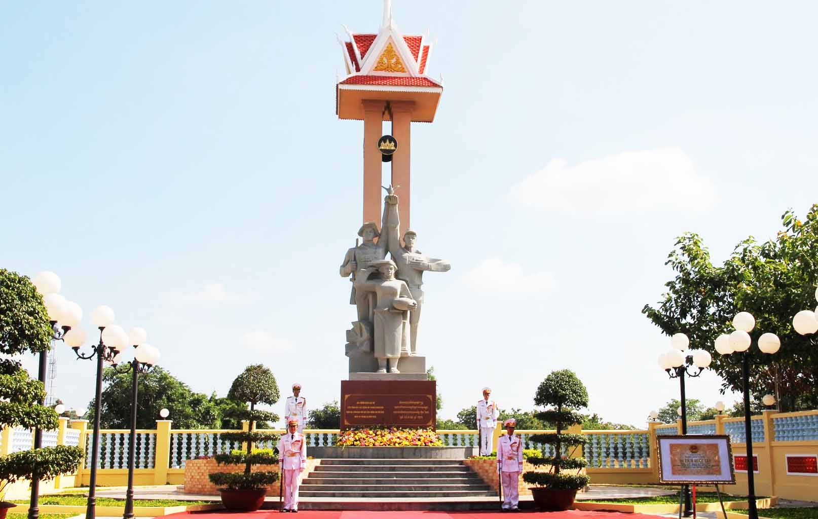 Tượng đài Hữu Nghị Việt Nam – Campuchia