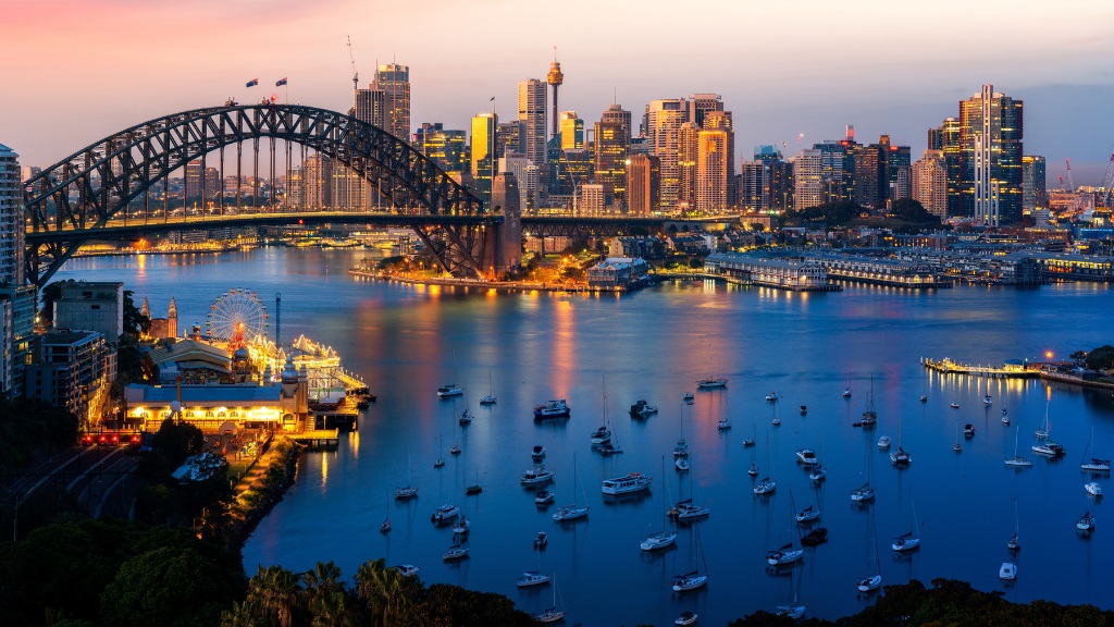 Cầu Sydney Harbour dưới ánh nắng hoàng hôn