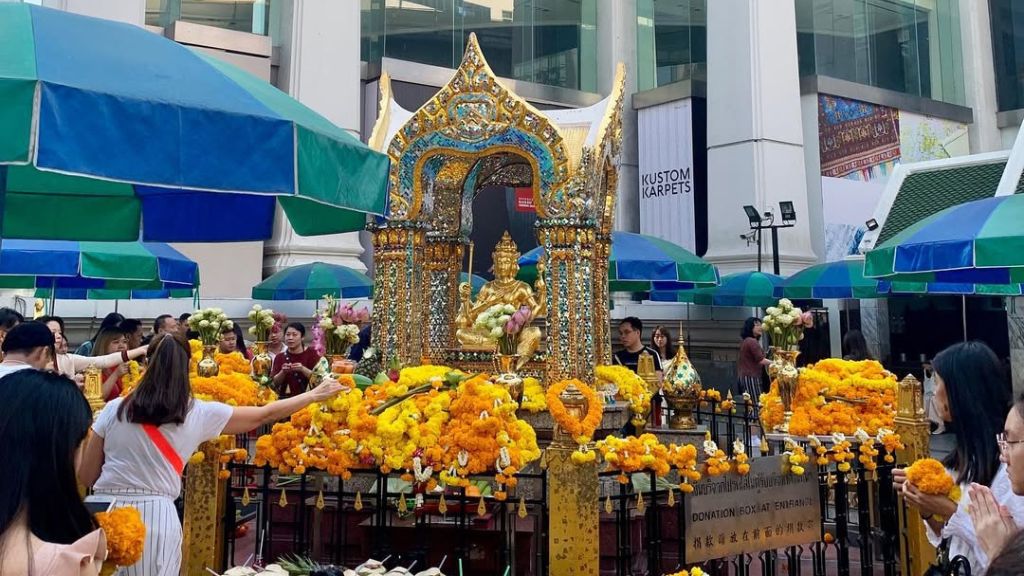 Chiêm bái tượng Thần Bốn Mặt Erawan linh thiêng ở Bangkok (@mayu3 zhenyouguang)