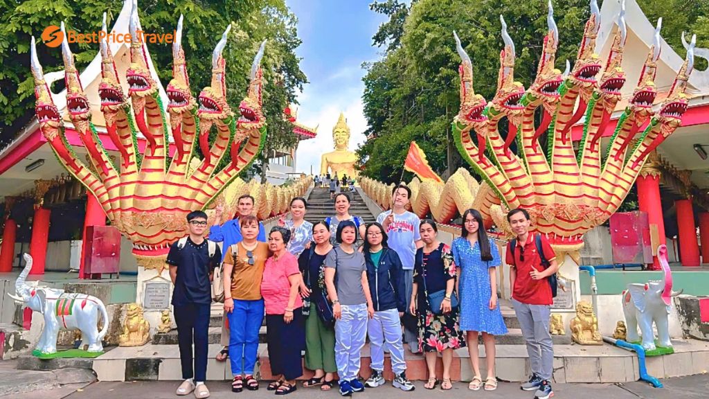 Đoàn check in chùa Phật Lớn ở Pattaya