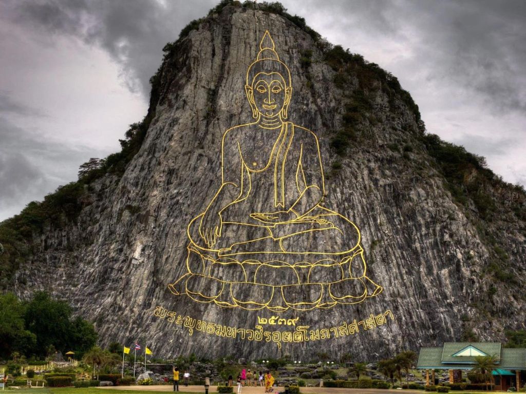 Núi Phật Vàng