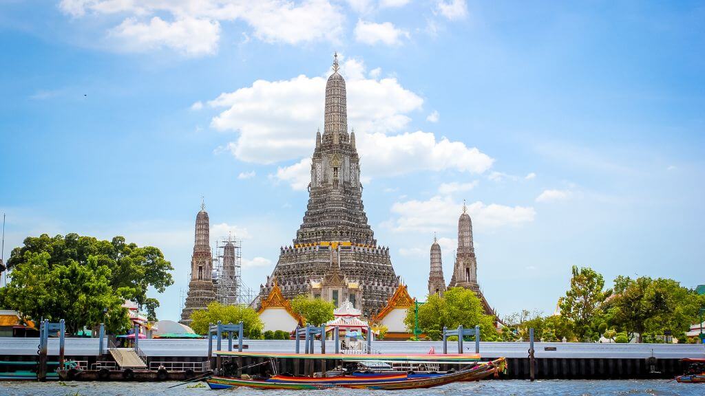 Chùa Bình Minh Wat Arun – ngôi chùa tráng lệ bên bờ sông Chao Phraya