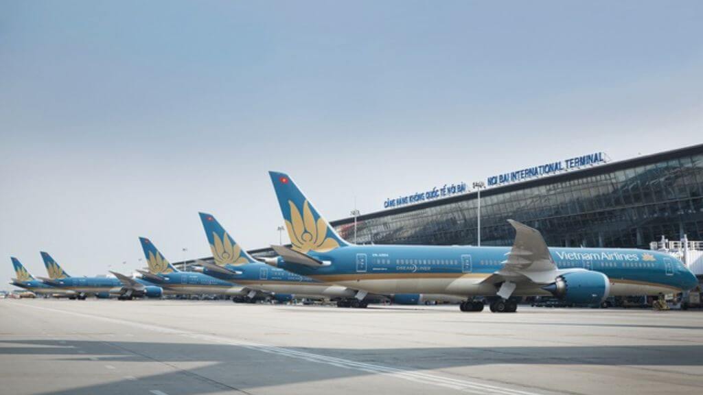 Đoàn trở về Hà Nội trên chuyến bay của Vietnam Airlines