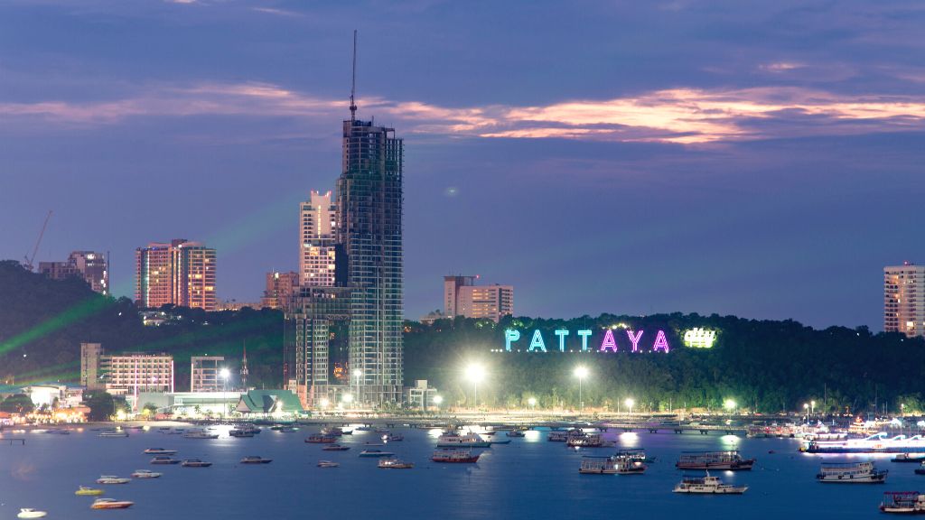 Thành phố Pattaya sôi động về đêm