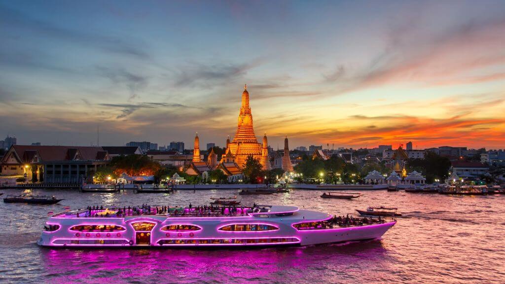 Ăn tối trên du thuyền 5 sao