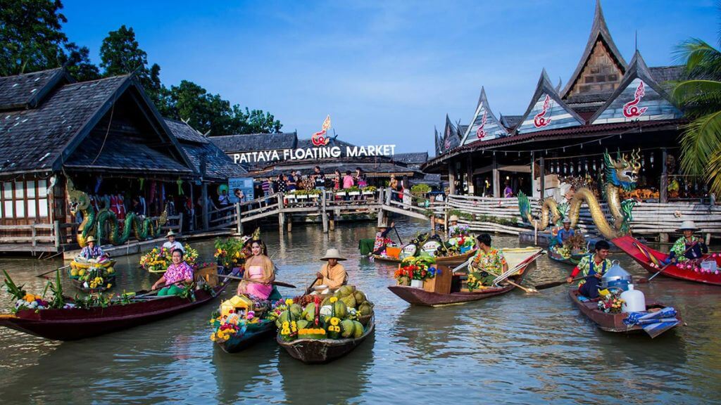 Hòa mình vào nhịp sống hàng ngày tại chợ nổi bốn miền Pattaya