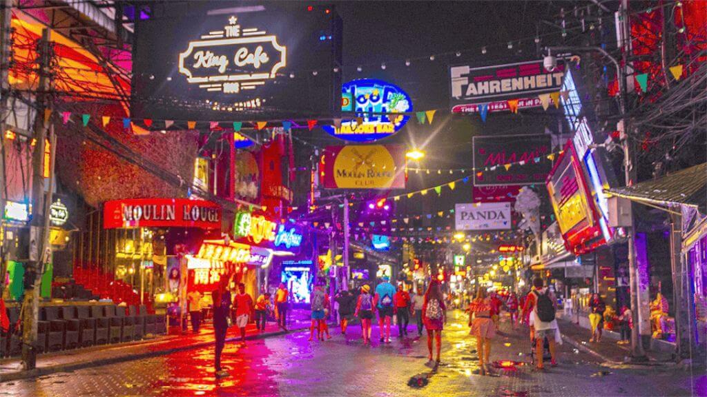 Không khí nhộn nhịp của Pattaya Walking Street