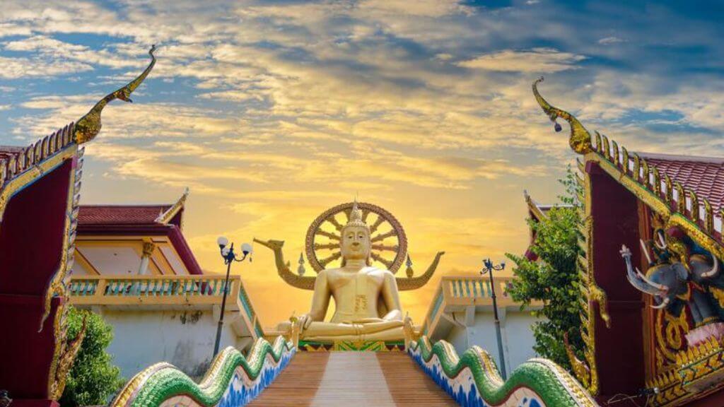 Chiêm bái Wat Phra Yai