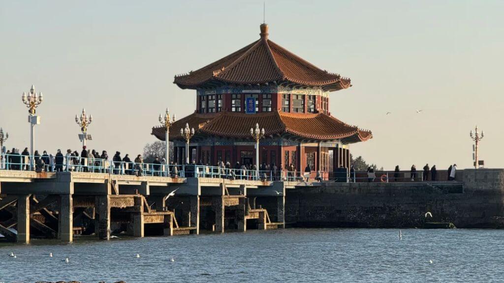 Đoàn tham quan Bến tàu Trạm Kiều