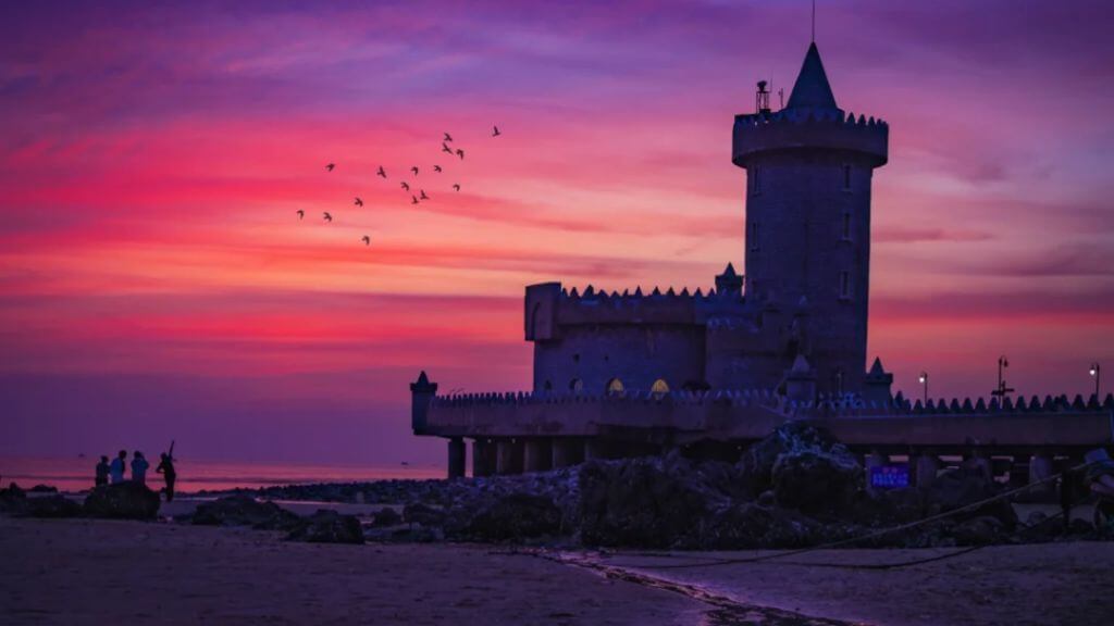 Vẻ đẹp siêu thực tại lâu đài hoàng hôn