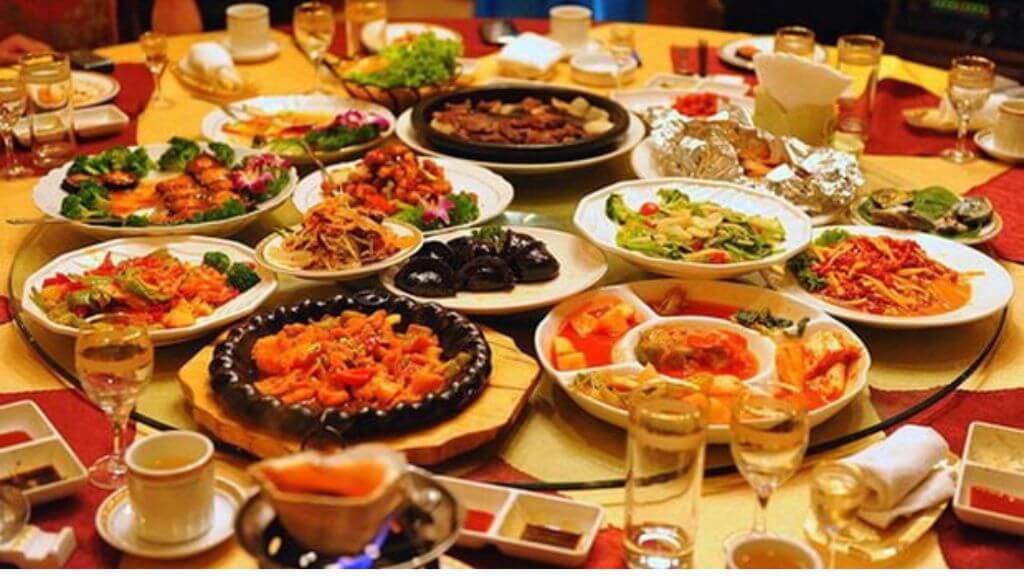 Đoàn dùng bữa tối mang đậm bản chất Trung Hoa