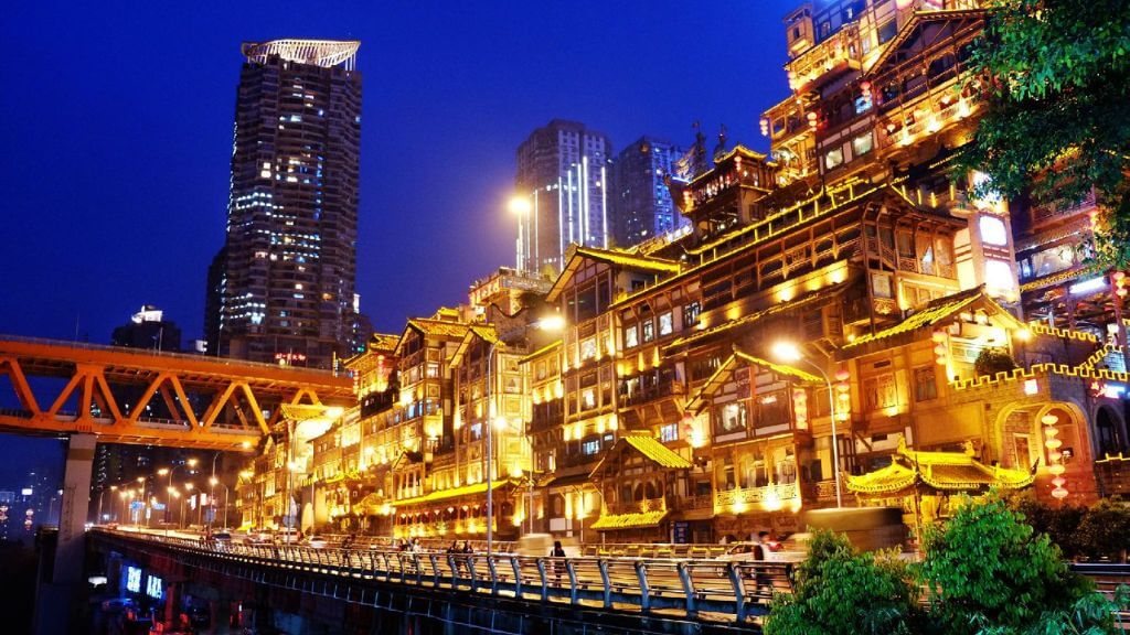 Ngắm nhìn ánh đèn lung linh tại Động Hồng Nhai