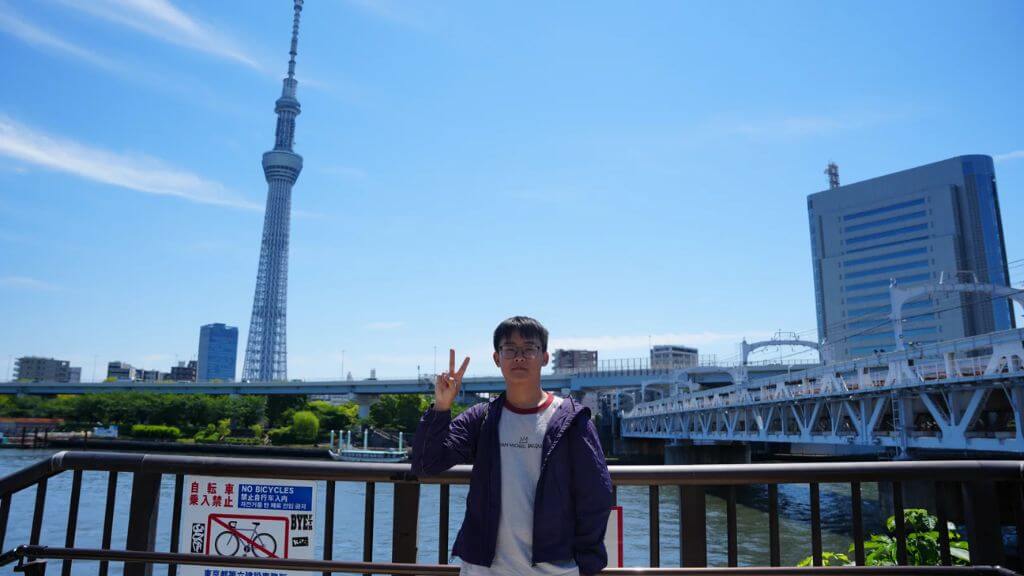 Chụp hình với tháp truyền hình Tokyo Skytree từ dòng sông Sumida