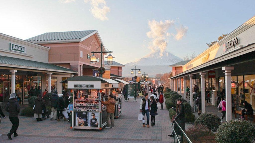 Mua sắm tại khu Premium Outlet Gotemba