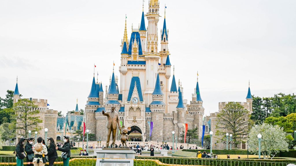 Tòa lâu đài cổ tích biểu tượng tại Disneyland