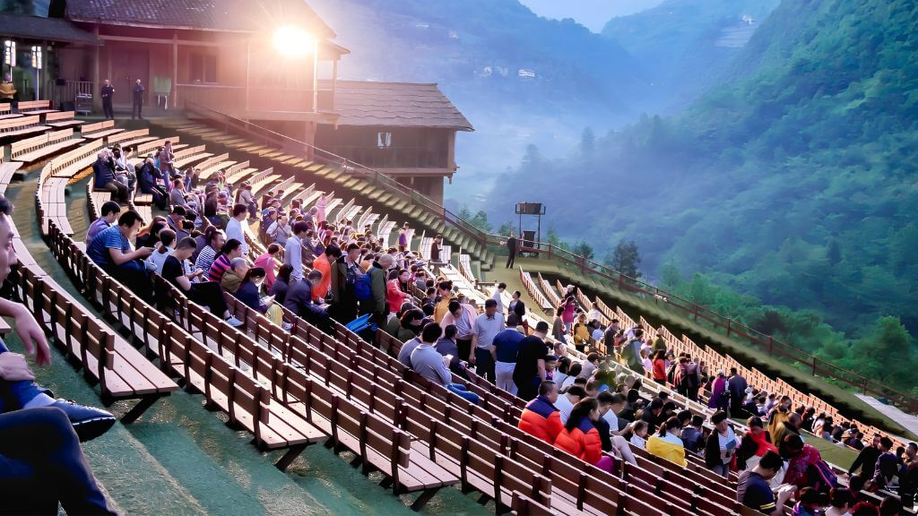Show diễn nghệ thuật đặc sắc giữa thiên nhiên Vũ Long