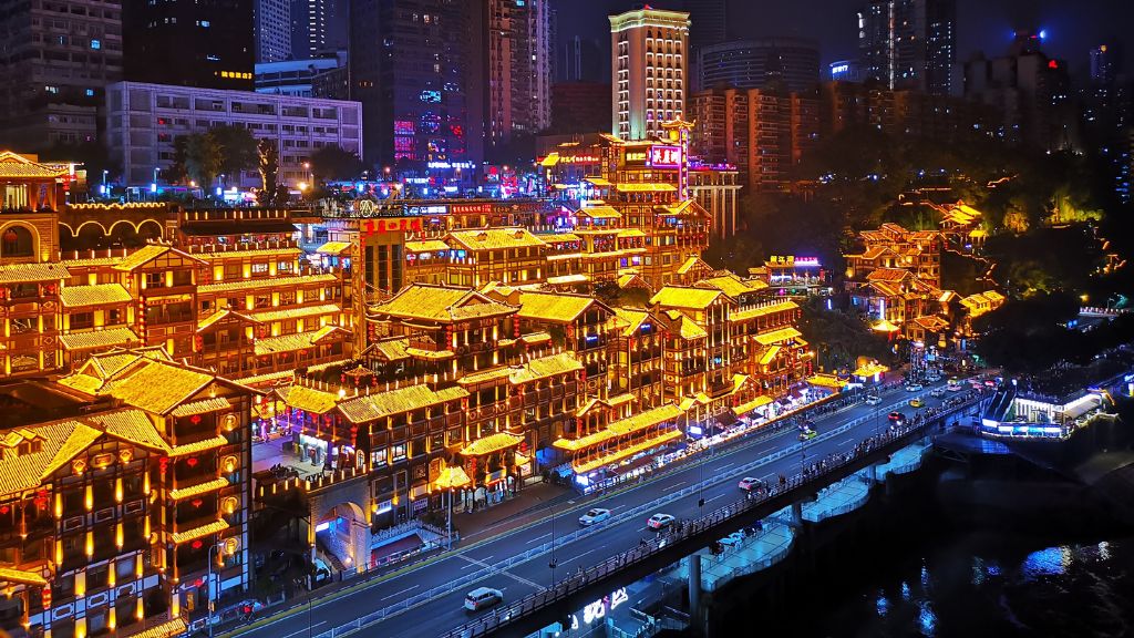 Khám phá Phố cổ Hồng Nhai Động lung linh về đêm trong tour Trùng Khánh