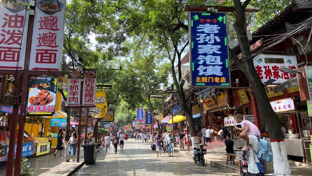 Đi tour Tây An Lạc Dương khám phá Phố cổ Hồi Dân đông đúc